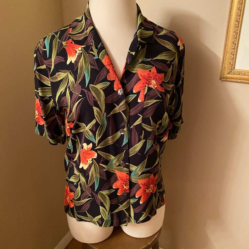Chico’s Floral Top size 0 ( 8 to 10)